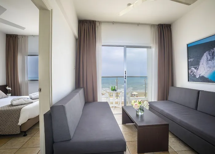 מלון דירות Costantiana 3*