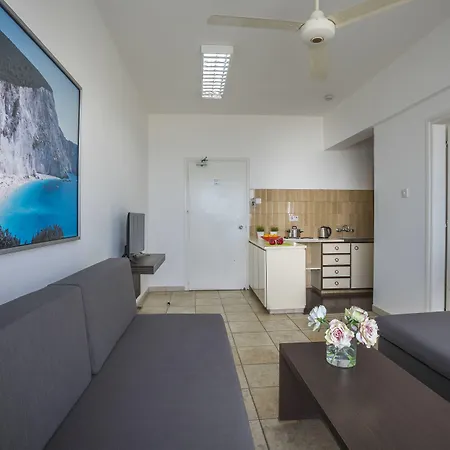 Costantiana Hotel apartamentowy Larnaca