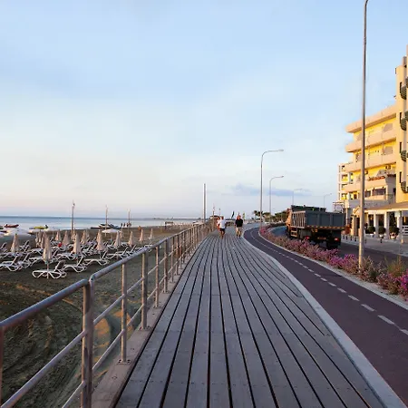 Hotel apartamentowy Costantiana Larnaca