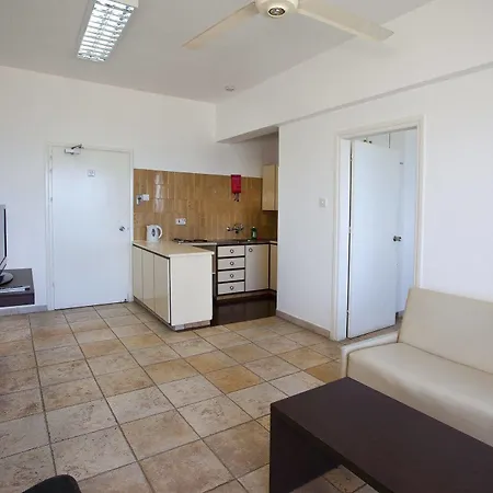 Hotel apartamentowy Costantiana Larnaca