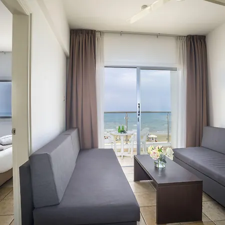 Aparthotel Costantiana 3*